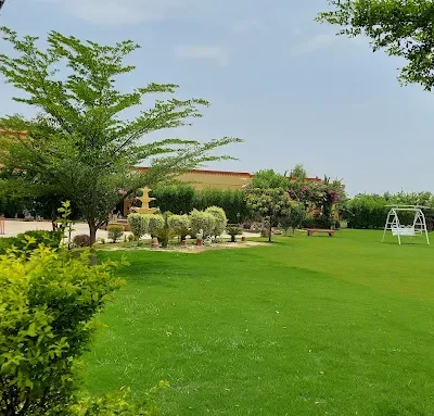 Sadiq Farmhouse (Bedian Road)
